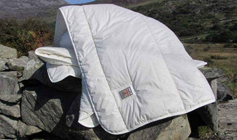 Baavet Organic Medium Weight (All Year) Wool Duvet